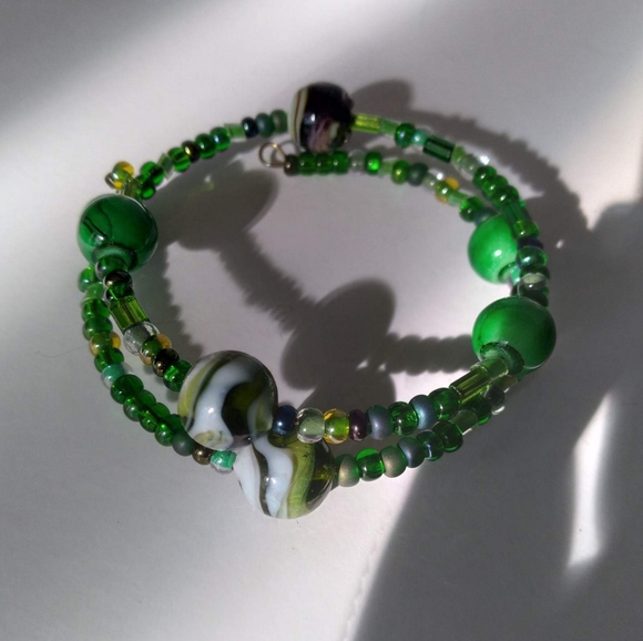 Green Glass Beaded Coil Bracelet - Picture 2 of 3